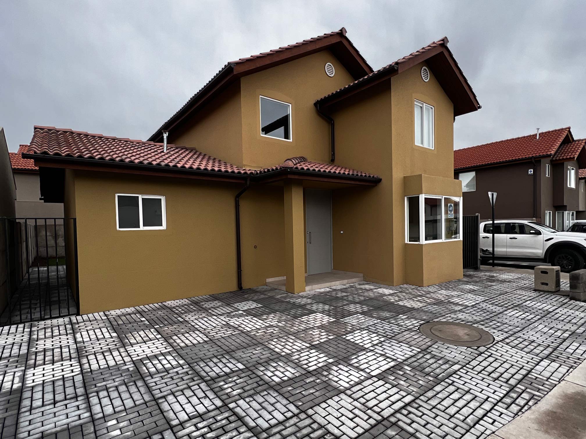 Adoquines Modulares Hilera en acceso vehicular