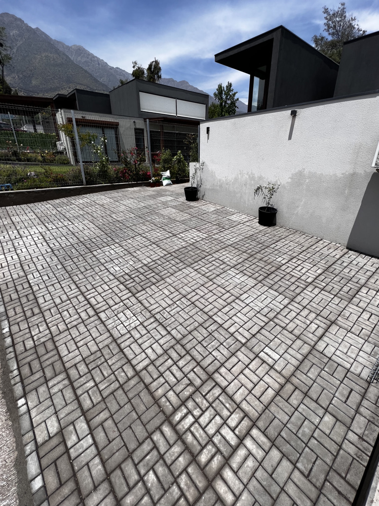 Estacionamiento residencial con Adoquines Modulares modelo Bloque