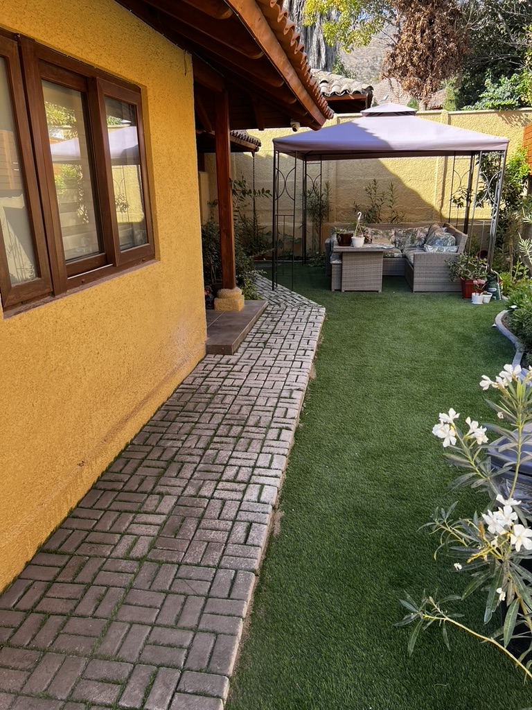 Sendero con Adoquines Modulares Modelo Bloque Premium